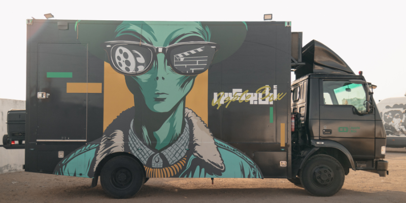 Wardrobe Truck exterior
