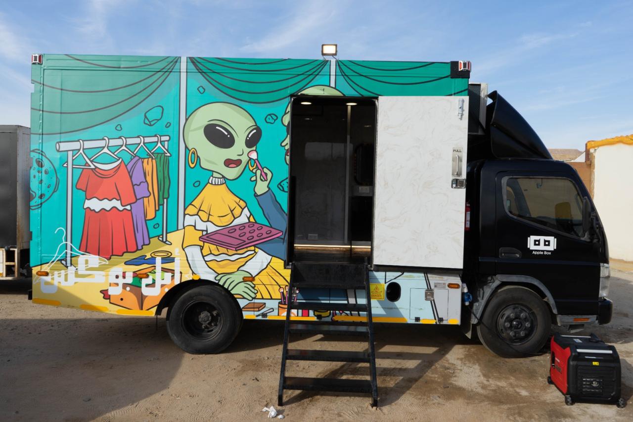 Wardrobe Truck 4M exterior